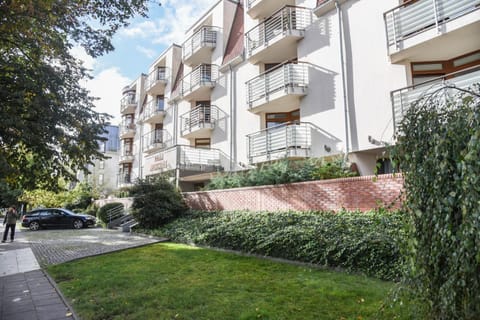 Property building, Neighbourhood, Natural landscape, City view, Street view, Location