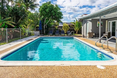 Pool view, Swimming pool, sunbed