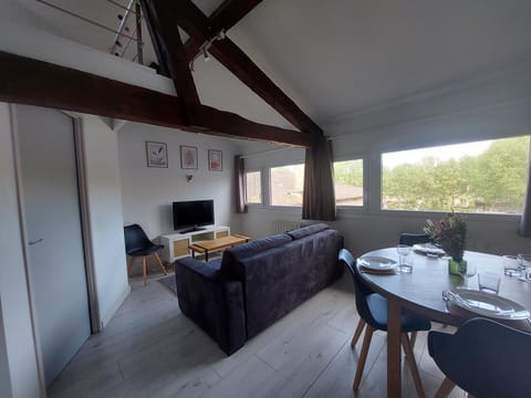 Appt lumineux, vue place Vival Apartment in Figeac