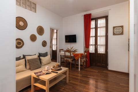 TV and multimedia, Living room, Seating area, Dining area
