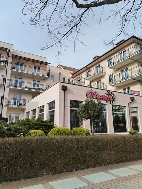 Property building, Day