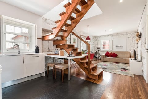 Kitchen or kitchenette, Living room, Seating area, Dining area