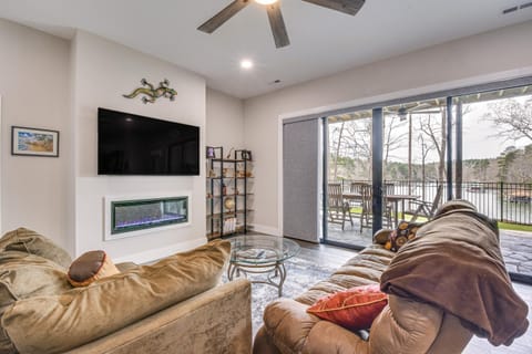 Lakefront Seneca Vacation Rental with Shared Dock! Apartment in Lake Keowee