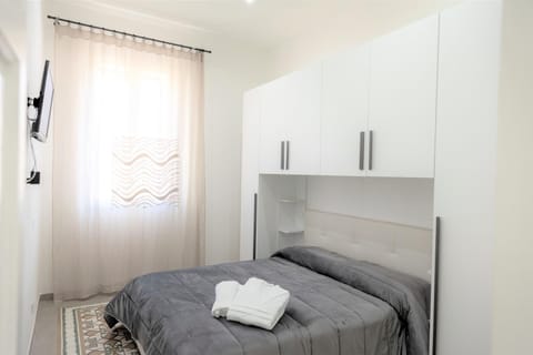 Bed, Photo of the whole room, Bedroom, towels, wardrobe