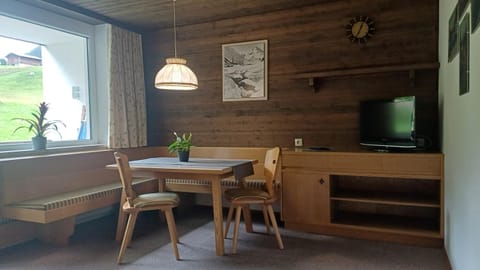 TV and multimedia, Dining area