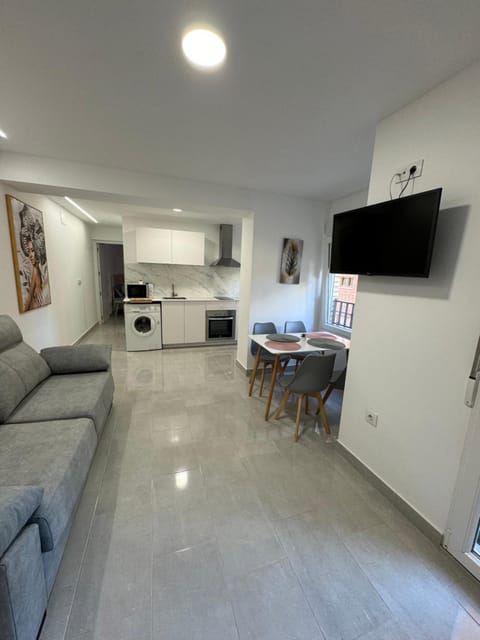 Communal lounge/ TV room, TV and multimedia, Kitchen or kitchenette, Living room, Seating area, Dining area, Evening entertainment, minibar, pet friendly, stove