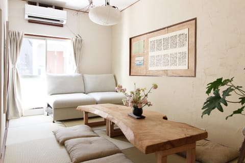 Living room, Seating area, air conditioner