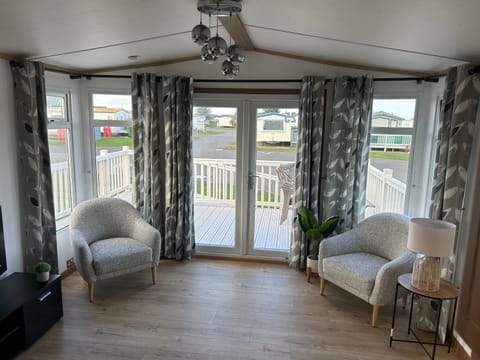 Patio, View (from property/room), Living room, Seating area