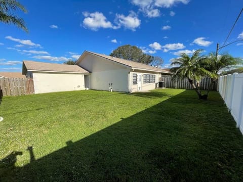 Sunny Jupiter Villa House in Jupiter