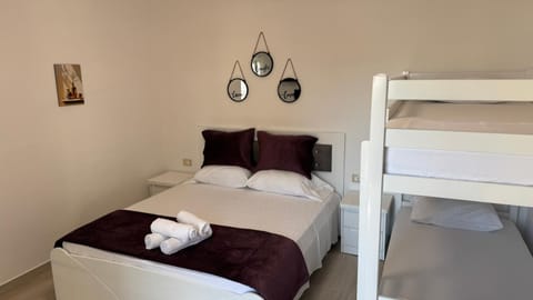 Bed, Bedroom, bunk bed