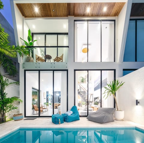 Balcony/Terrace, Living room, Seating area, Pool view, Swimming pool, sunbed