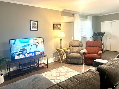 Communal lounge/ TV room, TV and multimedia, Living room
