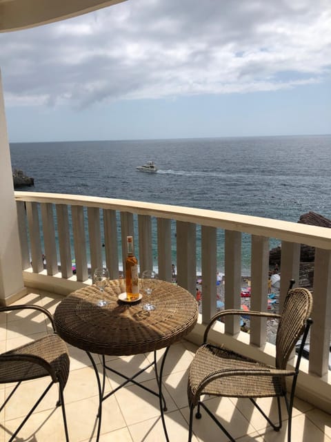 Day, Natural landscape, View (from property/room), Balcony/Terrace, Seating area, Dining area, Sea view