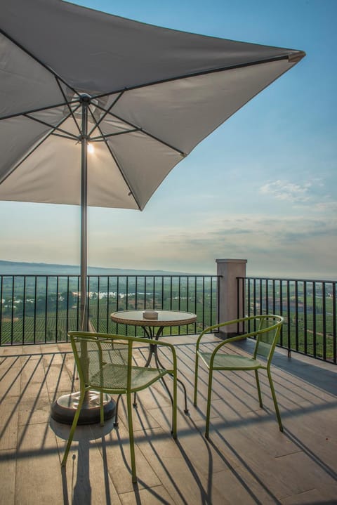 Off site, Pets, Lake view