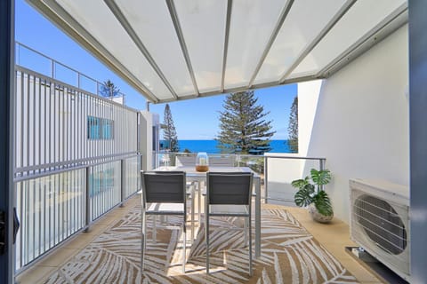 Balcony/Terrace, Seating area, Dining area, Sea view