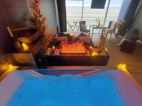 Bed, Hot Tub, Living room, Photo of the whole room, Bedroom