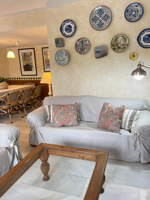 Communal lounge/ TV room