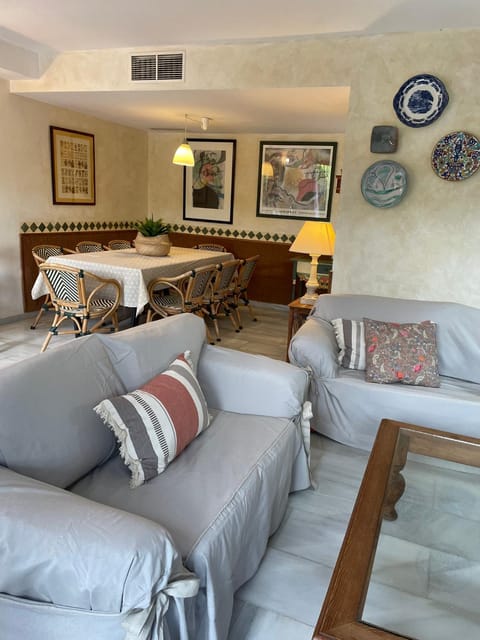 Communal lounge/ TV room