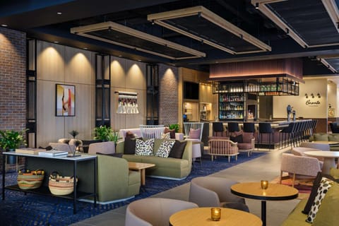 Restaurant/places to eat, Lounge or bar