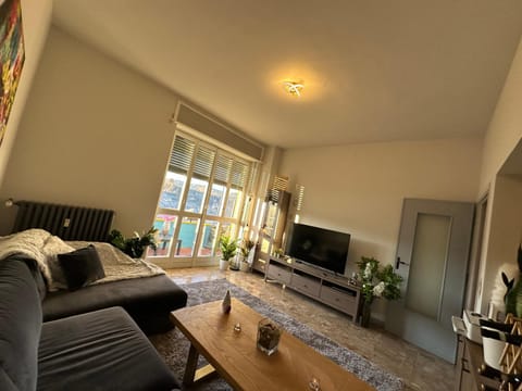 Communal lounge/ TV room, TV and multimedia, Living room, Seating area