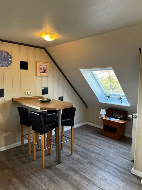 Seating area, Dining area, hair dresser