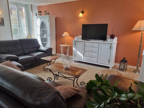 Communal lounge/ TV room, Living room