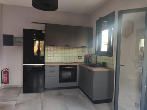 Kitchen or kitchenette, oven