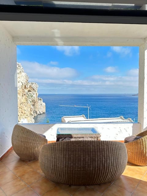 Natural landscape, View (from property/room), Balcony/Terrace, Living room, Seating area, Dining area, Sea view