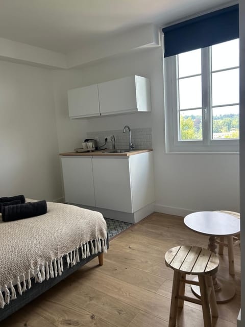 Chambre toute équipée Bed and Breakfast in Lisieux