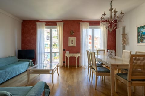 TV and multimedia, Living room, Dining area, internet