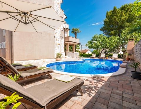 Pool view, Swimming pool, sunbed