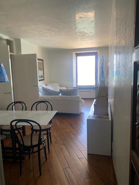 Living room, Photo of the whole room, Seating area, Dining area