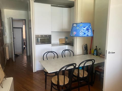 Kitchen or kitchenette, Dining area, pet friendly, stove