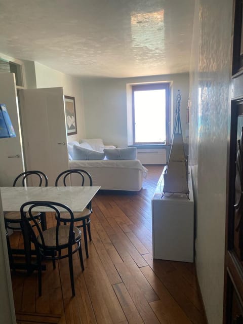 Living room, Photo of the whole room, hair dresser