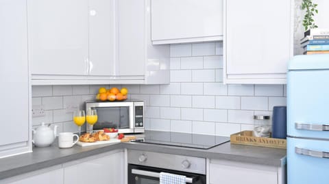 Kitchen or kitchenette, oven, pet friendly, stove, toaster