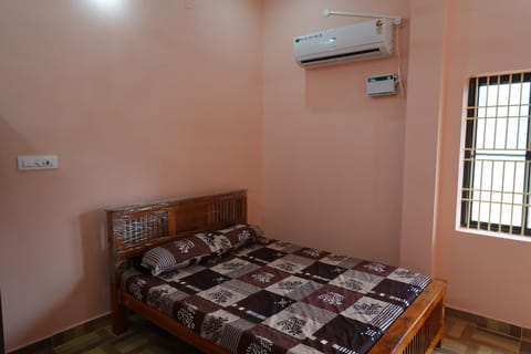Bed, Photo of the whole room, Bedroom, air conditioner