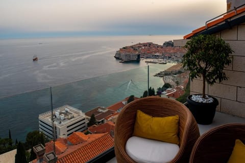 Property building, Nearby landmark, Day, Natural landscape, View (from property/room), Balcony/Terrace, Seating area, City view, Sea view