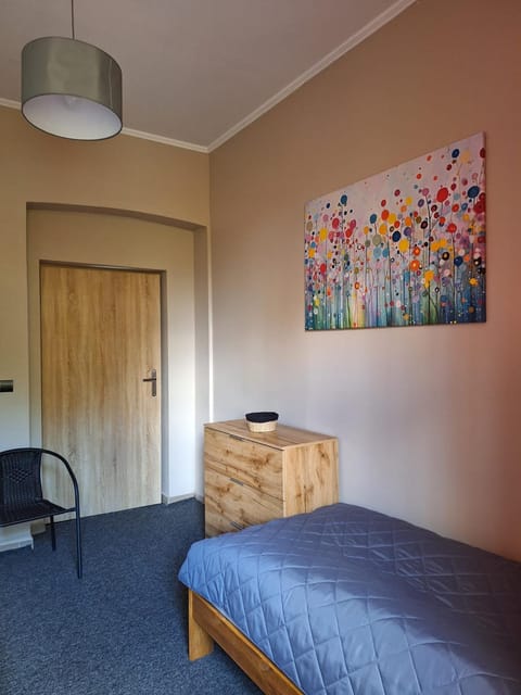 Bed, Photo of the whole room, Seating area, Bedroom