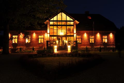 Facade/entrance, Night