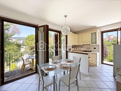 Day, Balcony/Terrace, Kitchen or kitchenette, Living room, Seating area, Dining area, stove