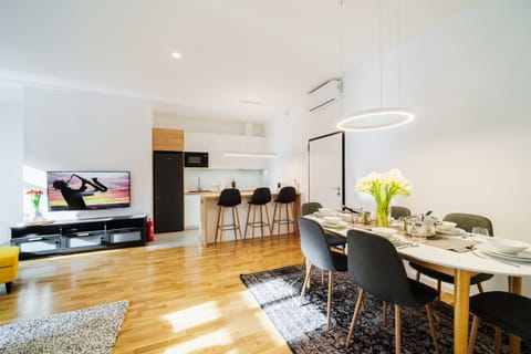 TV and multimedia, Kitchen or kitchenette, Living room, Seating area, Dining area, minibar, air conditioner