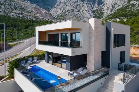 Property building, Patio, Day, Natural landscape, Mountain view, Pool view, Swimming pool, sunbed