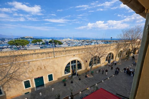 View (from property/room), Sea view, Street view