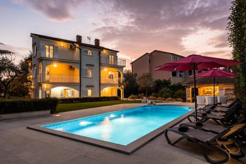 Property building, Facade/entrance, Off site