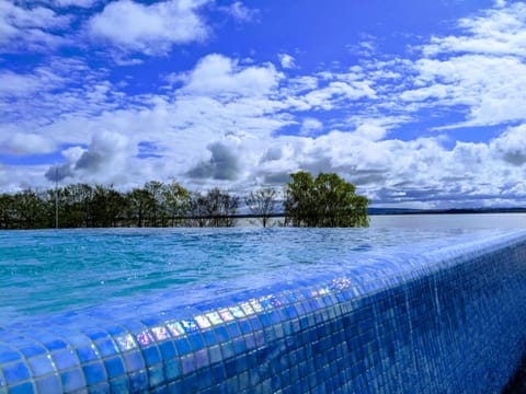 Balcony/Terrace, Swimming pool