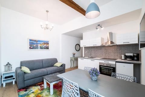 Kitchen or kitchenette, Living room, Dining area