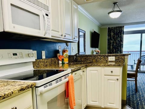 *OceanFRONT @ Paradise*Queen Beds*Pools Galore*R18 Apartment in Myrtle Beach