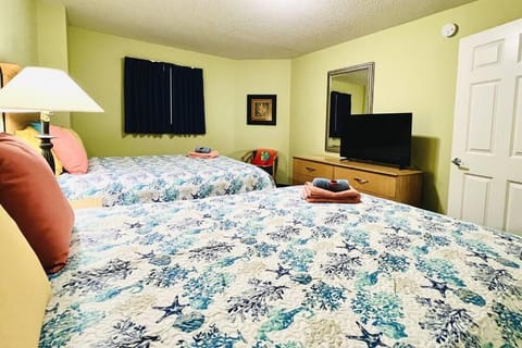 *OceanFRONT @ Paradise*Queen Beds*Pools Galore*R18 Apartment in Myrtle Beach