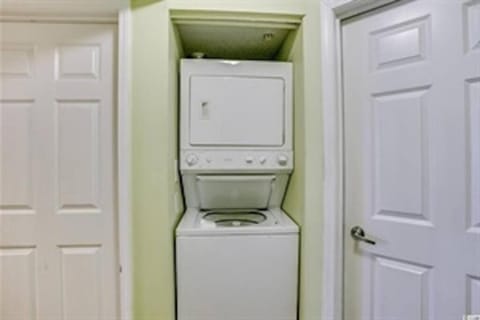 *OceanFRONT @ Paradise*Queen Beds*Pools Galore*R18 Apartment in Myrtle Beach