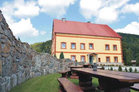 Property building, Facade/entrance, Day, Activities, BBQ facilities, Garden